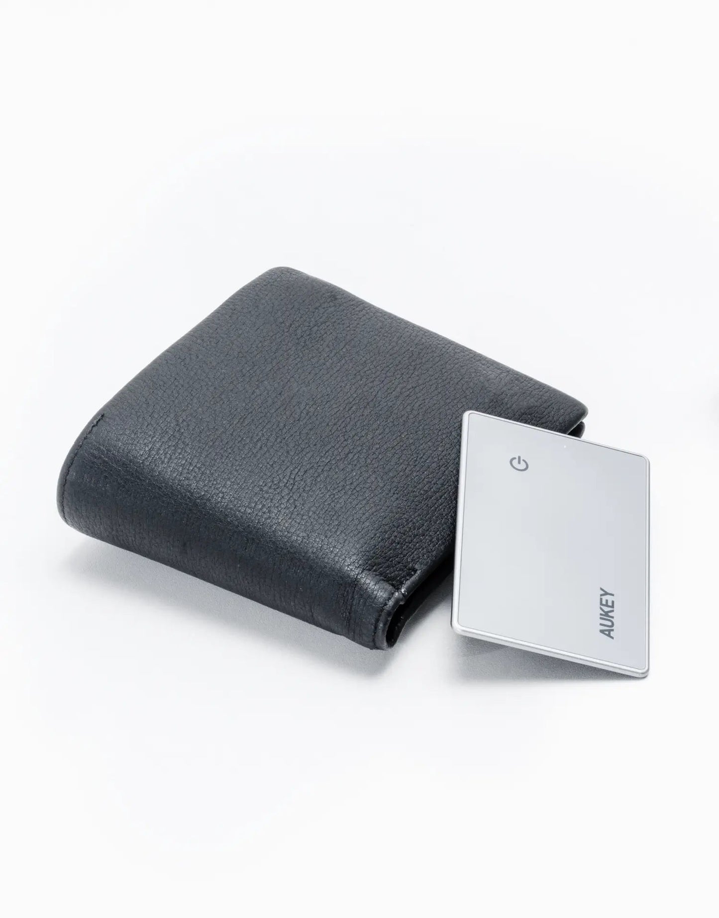Smart Bluetooth Tracker | Ultra-Thin Wallet & Key Finder (Aukey TM-21)
